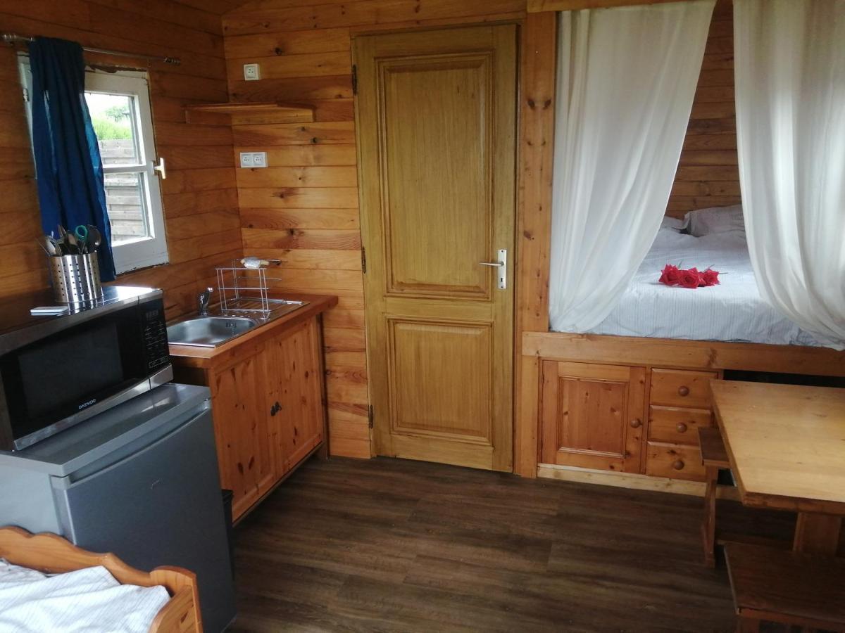 Вилла Roulotte Et Jacuzzi De Rachel Au Domaine Du Reuze Winnezeele Экстерьер фото