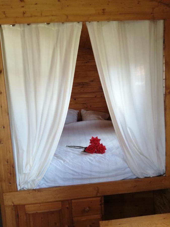 Вилла Roulotte Et Jacuzzi De Rachel Au Domaine Du Reuze Winnezeele Экстерьер фото