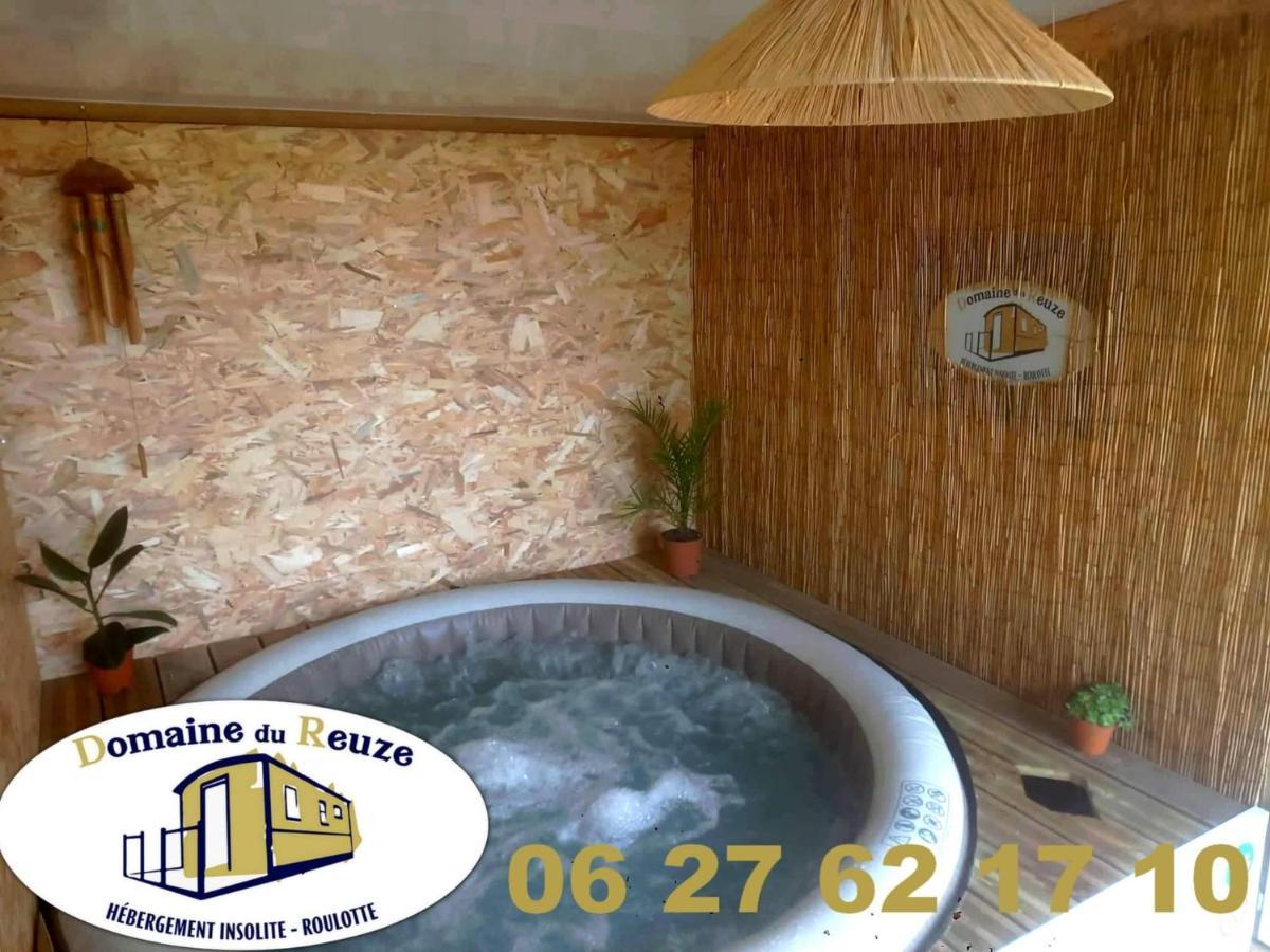 Вилла Roulotte Et Jacuzzi De Rachel Au Domaine Du Reuze Winnezeele Экстерьер фото